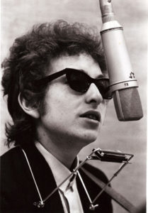 Bob Dylan, contemplating a Shure thing